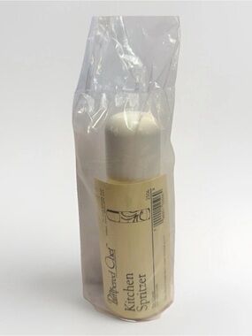 The Pampered Chef White and Cream Kitchen Spritzer